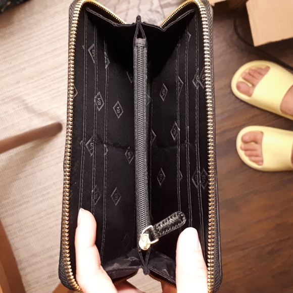 Vera Bradley Colour Block Zip Around Wallet - Picture 3 of 4